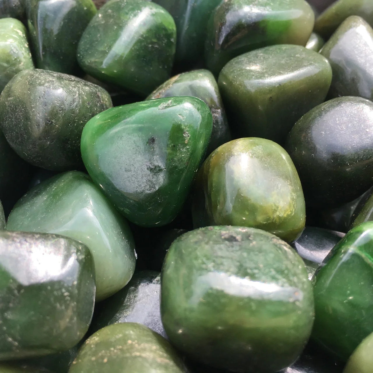 GREEN JADE (100 gram Tumbled)