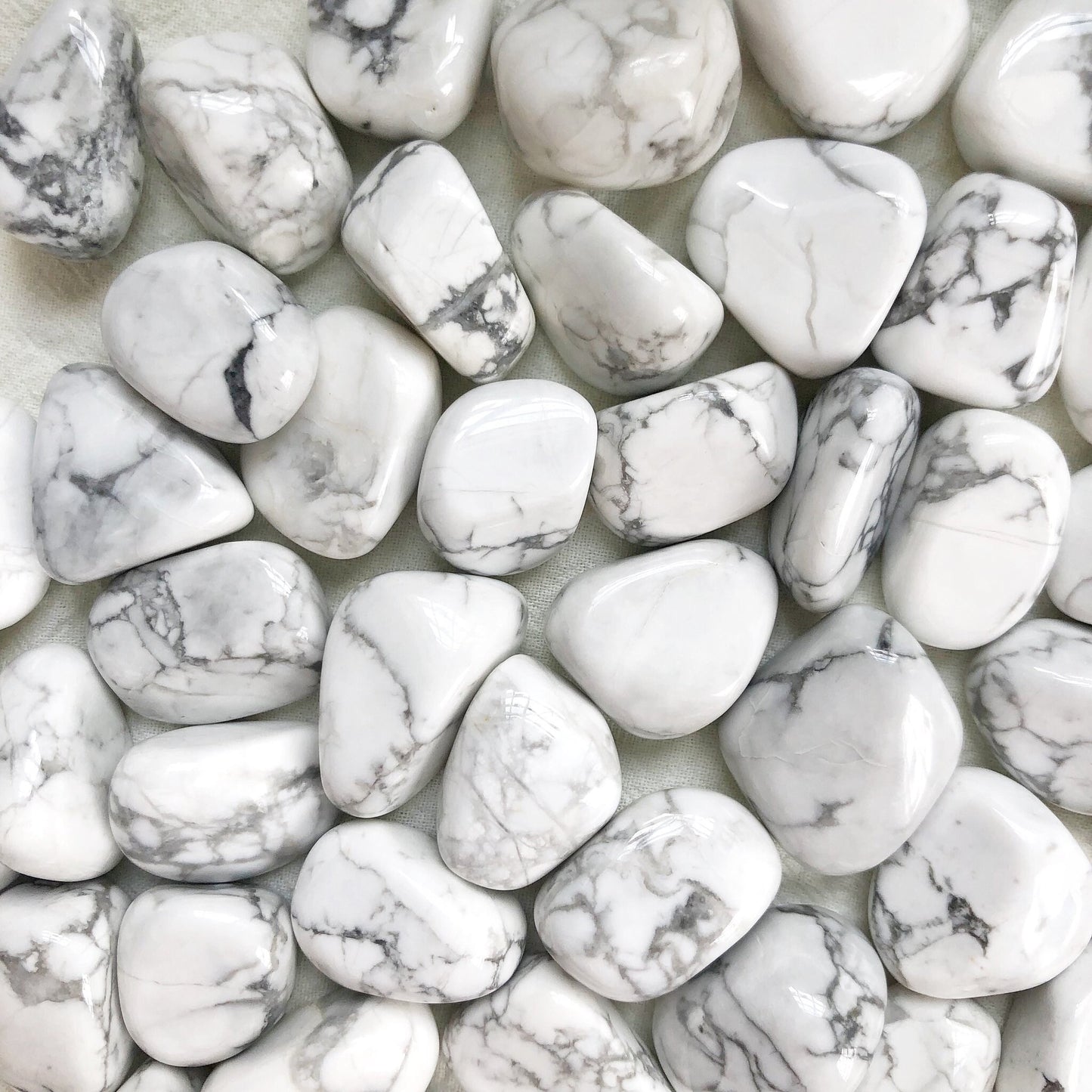 HOWLITE (100 gram Tumbled)